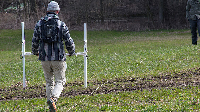 Geophysikalische Prospektion in Albersdorf/Oberösterreich (Foto: Dominik Hagmann 2016 | CC BY 4.0)